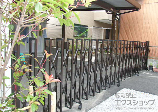 滋賀県彦根市ののカーゲート トリップゲート PC型 ノンレール 片開き親子 施工例