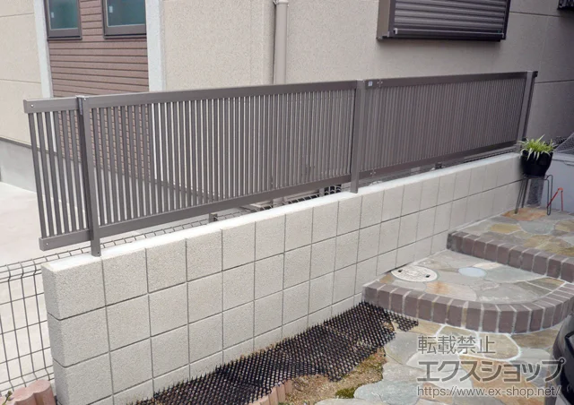 大阪府高槻市のLIXIL リクシル(TOEX)のフェンス・柵・塀 シャレオR2型フェンス 施工例