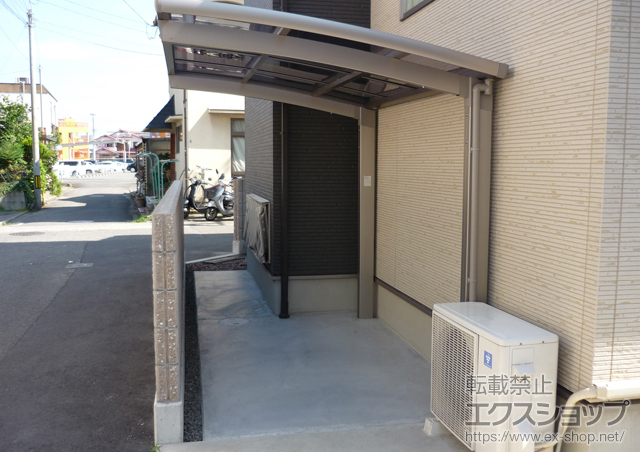 愛媛県松山市のLIXIL リクシル（トステム）のサイクルポート・駐輪場 カーブポートシグマIII ミニ 積雪〜20cm対応 施工例