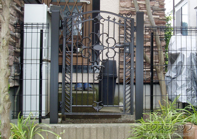 神奈川県横浜市のの門扉 フェスタB型 片開き　柱使用 施工例