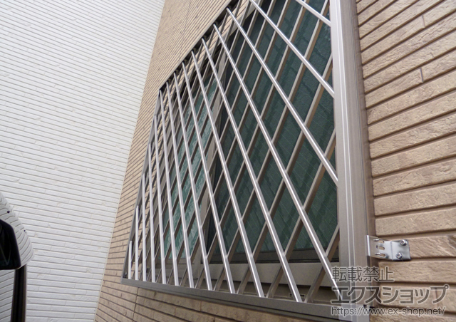 神奈川県厚木市のLIXIL リクシル（トステム）の面格子・窓格子 アルミ面格子 ヒシクロス 施工例