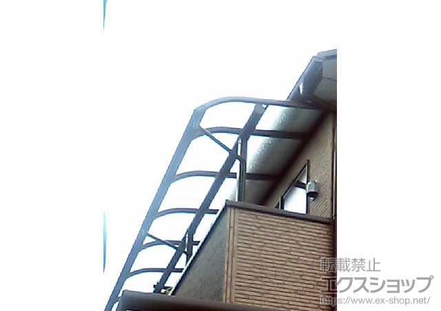 神奈川県秦野市ののバルコニー・ベランダ屋根 プレシオステラス R型 屋根タイプ 連棟 積雪〜20cm対応 施工例