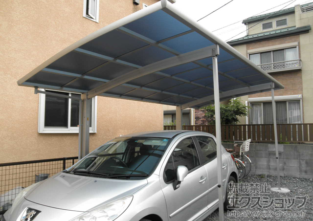 埼玉県さいたま市ののカーポート レイナポートグラン　積雪〜20cm対応＋着脱式サポート 標準 2本入 施工例