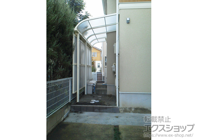 神奈川県茅ヶ崎市のLIXIL リクシル（トステム）のテラス屋根 ライザーテラスII R型 テラスタイプ 単体 積雪〜20cm対応+ライザーテラスII用 前面スクリーン2段仕様 施工例