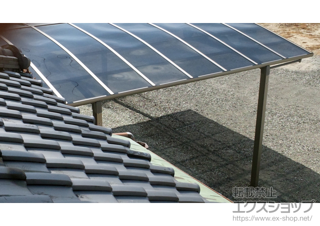 和歌山県和歌山市のLIXIL リクシル（トステム）のカーポート カーブポートシグマIII ワイド 積雪〜20cm対応 施工例