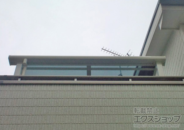 滋賀県大津市のLIXIL リクシル（トステム）のバルコニー・ベランダ屋根 ライザーテラスII R型 屋根タイプ 単体 積雪〜20cm対応+吊り下げ式物干し 標準 ショート 2本入り 施工例