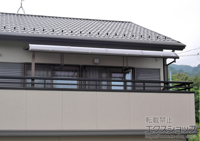 福島県伊達郡国見町ののバルコニー・ベランダ屋根 ヴェクターテラス R型 屋根タイプ 単体 積雪〜20cm対応+吊り下げ式物干し 標準 2本入 施工例