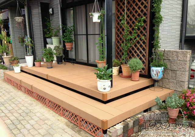 愛知県一宮市ののウッドデッキ リウッドデッキ 200 単体+リウッドデッキ200 段床セット 正面・片側面タイプ 施工例