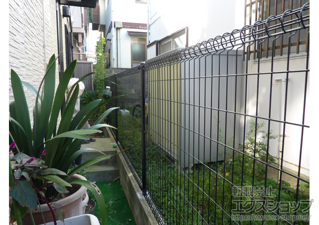 神奈川県逗子市ののフェンス・柵 メッシュフェンス M0 間仕切柱タイプ 施工例
