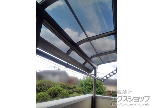 東京都練馬区のLIXIL リクシル（トステム）のバルコニー・ベランダ屋根 ライザーテラスII R型 屋根タイプ 連棟 積雪〜20cm対応 施工例