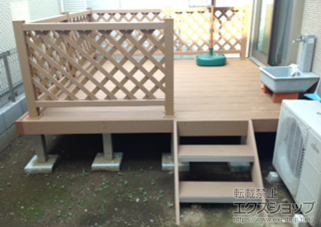 埼玉県草加市ののウッドデッキ リウッドデッキ 200+リウッドステップ5型 Sタイプ2段＋ リウッドデッキフェンス2型 ラチス格子 施工例