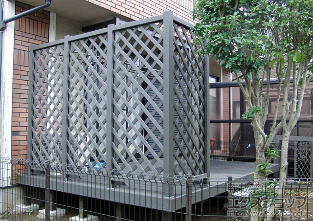 東京都町田市ののウッドデッキ リウッドデッキ 200+ リウッドハイパーティション2型 ラチス格子+リウッドデッキフェンス部材 施工例