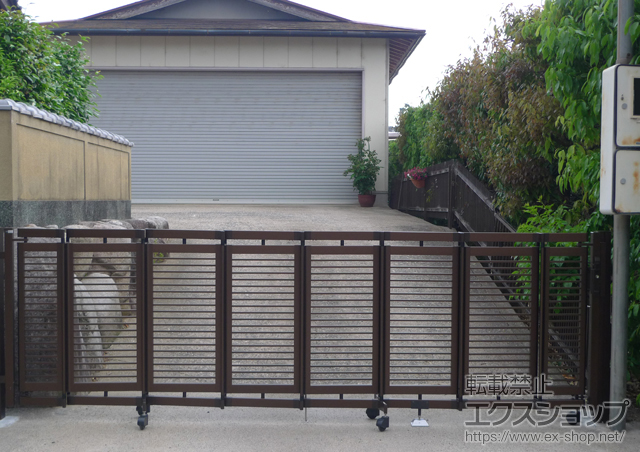 三重県亀山市ののカーゲート エクスライン伸縮ゲート1型 ノンレール 片 開き 36S 施工例