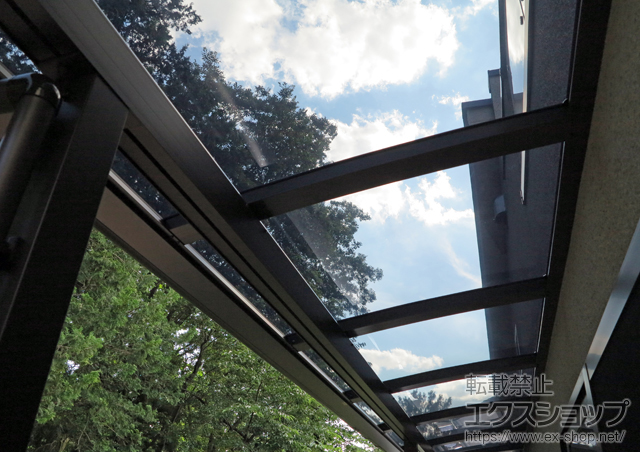 東京都三鷹市のLIXIL リクシル（トステム）のバルコニー・ベランダ屋根 パワーアルファ L型 屋根タイプ 連棟 積雪〜30cm対応 施工例