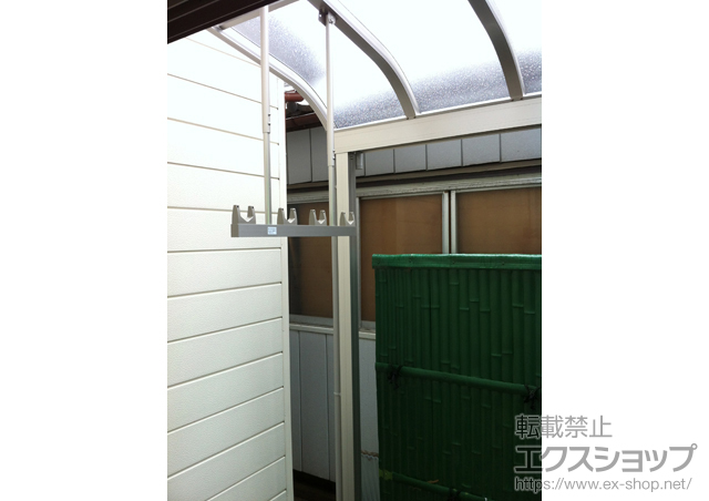 新潟県新潟市ののテラス屋根 プレシオステラス R型 1500 テラスタイプ 単体　積雪〜50cm対応+吊下げ物干し 標準 2本入 施工例