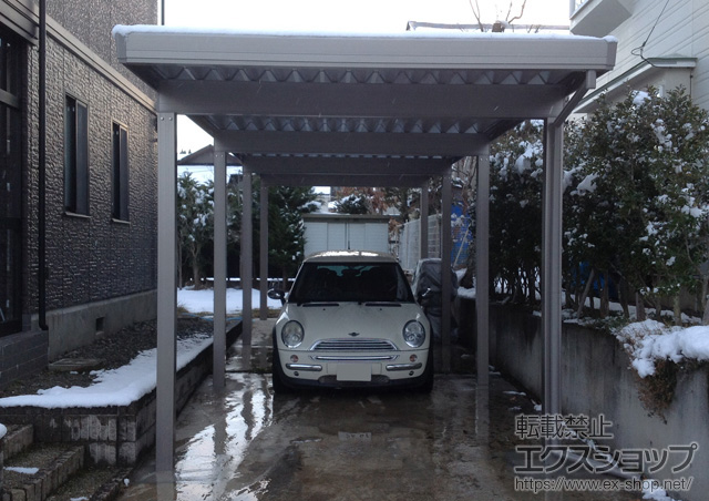 長野県上水内郡飯綱町のLIXIL リクシル（トステム）のカーポート テリオスポートIII 3000 縦連棟 8本柱 積雪〜100cm対応 施工例