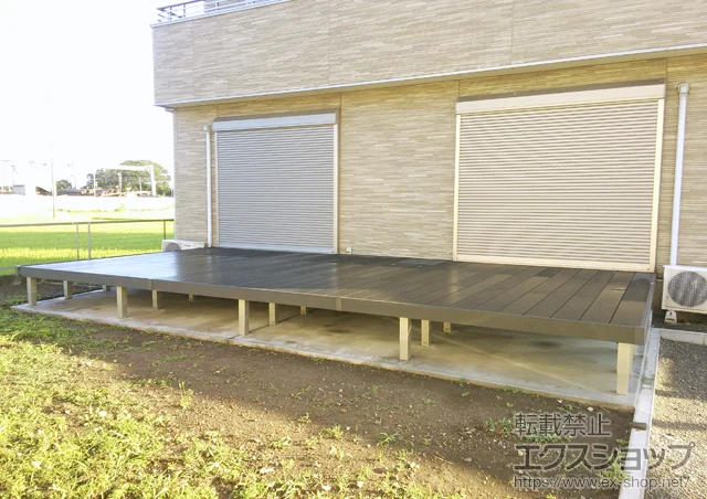 埼玉県三郷市のYKKAPのウッドデッキ リウッドデッキ 200+点検口 施工例