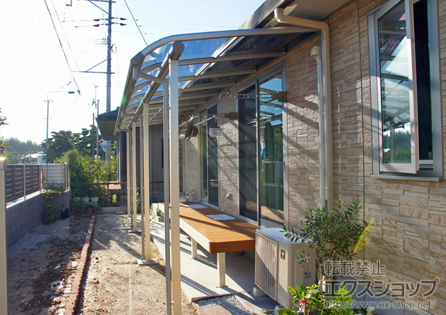 鹿児島県薩摩川内市ののテラス屋根 プレシオステラス R型 テラスタイプ 三連棟 積雪〜20cm対応 施工例