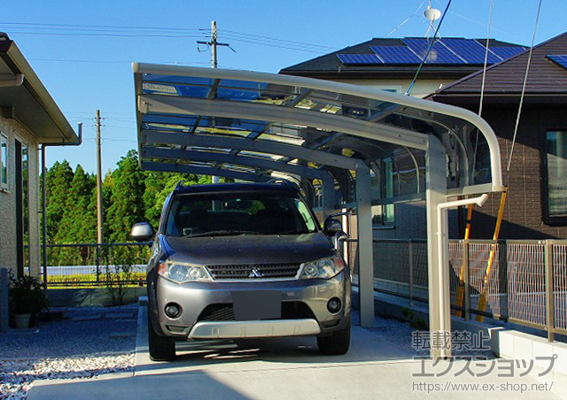 鹿児島県薩摩川内市ののカーポート プレシオスポート アルファ 縦連棟 積雪〜20cm対応+着脱式サポート2本入+屋根ふき材補強部品 施工例