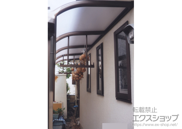 埼玉県さいたま市ののテラス屋根 ヴェクターテラス R型 テラスタイプ 単体 積雪〜20cm対応+吊り下げ式物干し 標準 2本入り 施工例