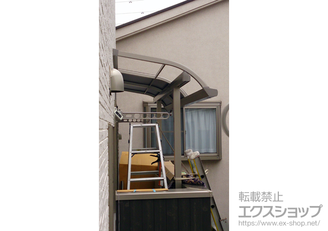 神奈川県川崎市のLIXIL リクシル（トステム）のバルコニー・ベランダ屋根 ライザーテラスII R型 屋根タイプ 単体 積雪〜20cm対応 施工例