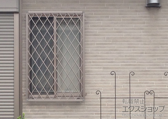 埼玉県八潮市のLIXIL リクシル（トステム）の面格子・窓格子 アルミ面格子 ヒシクロス 施工例