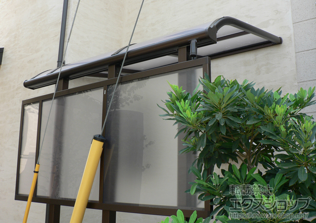 千葉県八千代市ののテラス屋根 プレシオステラス R型 テラスタイプ 単体 積雪〜20cm対応+前面パネル 1段仕様 施工例