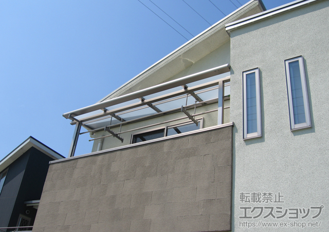 兵庫県姫路市のLIXIL リクシル（トステム）のバルコニー・ベランダ屋根 ライザーテラスII F型 屋根タイプ 単体 積雪〜20cm対応＋吊下げ物干し 標準 2本入 施工例