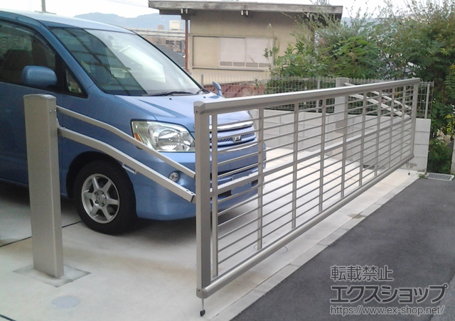 奈良県生駒郡斑鳩町ののカーゲート エクスラインアップゲート ワイド 1型 手動式 施工例