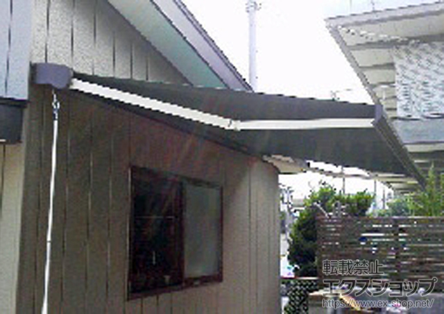 埼玉県越谷市のLIXIL リクシル（トステム）のオーニング・日よけ 彩風C型 手動式 施工例