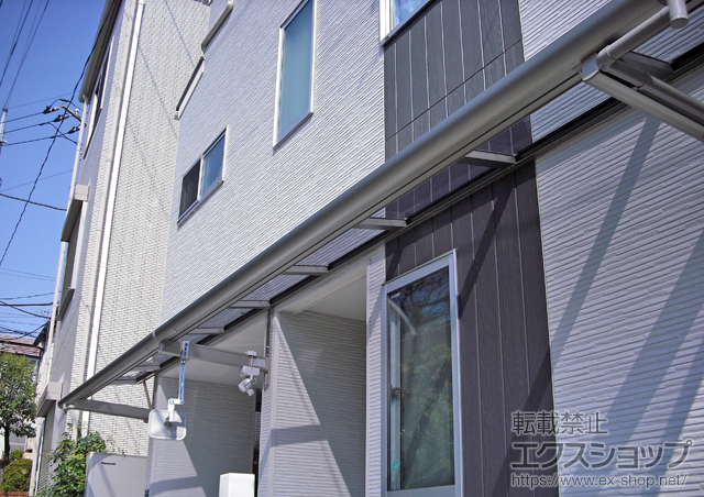 東京都板橋区のLIXIL リクシル（トステム）のテラス屋根 パワーアルファ RB型 ルーフタイプ 連棟 積雪〜30cm対応 施工例