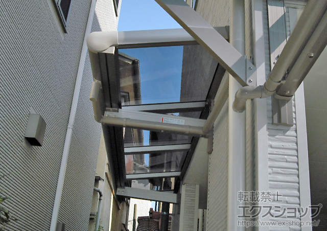 東京都板橋区のLIXIL リクシル（トステム）のテラス屋根 パワーアルファ F型 ルーフタイプ 単体 積雪〜30cm対応 施工例