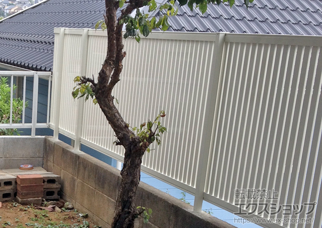 東京都町田市のLIXIL リクシル(新日軽)のフェンス・柵 エクジスフェンスR10型 自在柱式 施工例