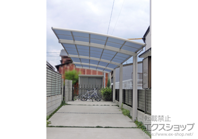 愛知県日進市ののカーポート レイナポートグラン 縦連棟　積雪〜20cm対応+着脱式サポート 標準・ハイルーフ用 2本入 施工例