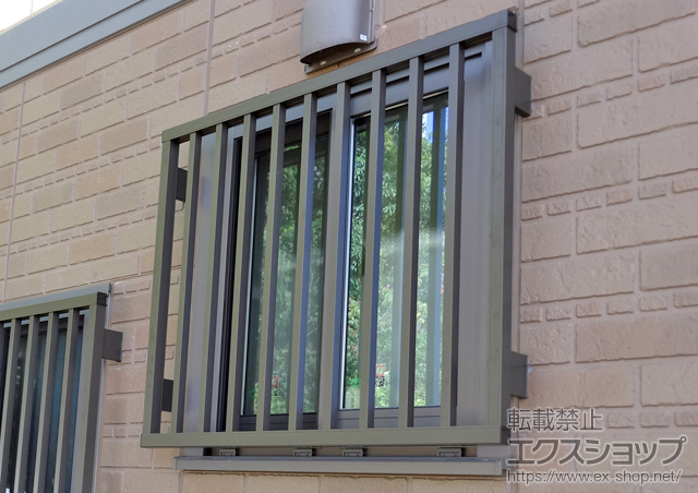 兵庫県宝塚市のLIXIL リクシル（トステム）の面格子・窓格子 高強度面格子 縦格子 施工例