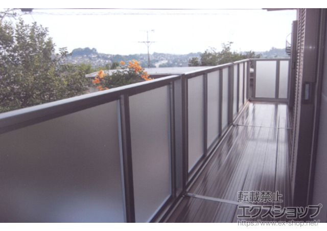神奈川県川崎市のLIXIL リクシル（トステム）のバルコニー ビューステージHスタイル パネルマット 連棟 柱建て式 施工例
