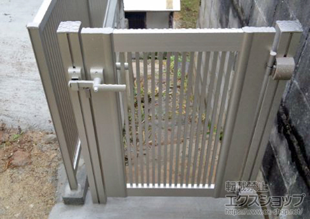 佐賀県杵島郡江北町のの門扉 エクスライン門扉2型 片開き 門柱使用 施工例