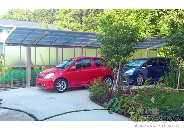 茨城県水戸市ののカーポート レイナポートグラン 縦連棟　積雪〜20cm対応+サイドパネル 1段仕様+サイドパネル 1段仕様 縦連棟用セット用 施工例