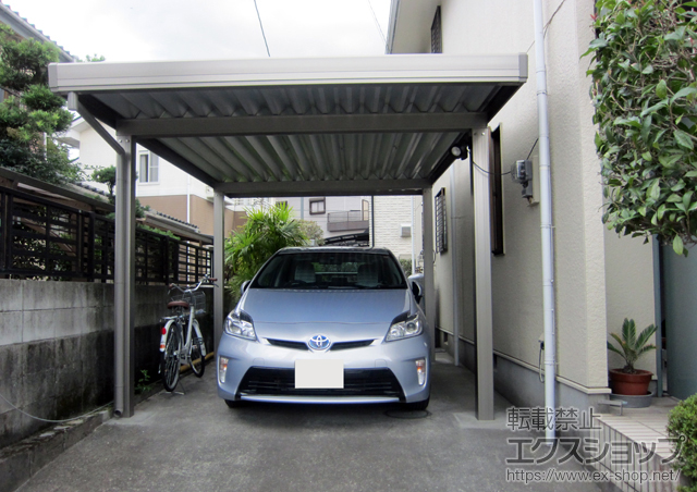 鹿児島県姶良市のLIXIL リクシル（トステム）のカーポート テリオスポートＩＩＩ 900 1台用 角柱4本 積雪〜30cm対応 施工例