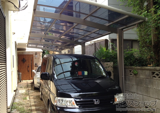 埼玉県川口市のLIXIL リクシル（トステム）のカーポート カーブポートシグマIII 縦連棟 積雪〜20cm対応 施工例