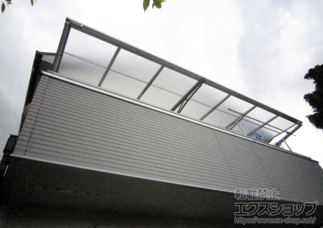 神奈川県横浜市のLIXIL リクシル（トステム）のバルコニー・ベランダ屋根 ライザーテラスII F型 ルーフタイプ 連棟 積雪〜20cm対応 施工例