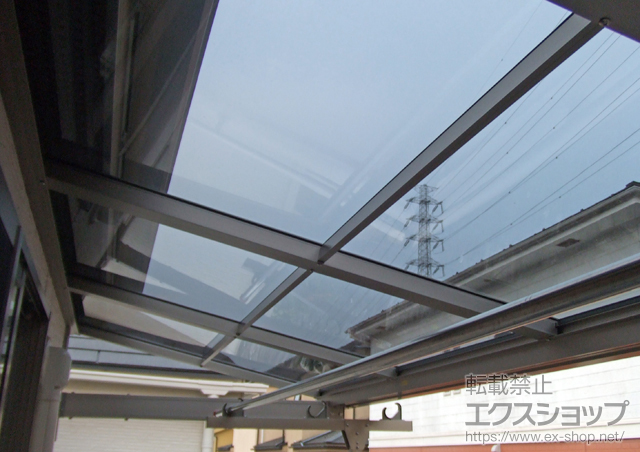 神奈川県横浜市のLIXIL リクシル（トステム）のバルコニー・ベランダ屋根 ライザーテラスII F型 ルーフタイプ 単体 積雪〜20cm対応 施工例