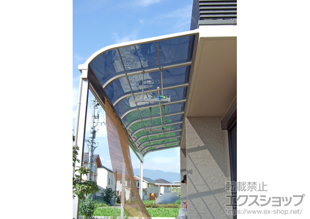 長野県松本市のLIXIL リクシル（トステム）のテラス屋根 ライザーテラスII R型 1500 テラスタイプ 連棟 積雪〜50cm対応+ 吊り下げ物干し　標準2本入 施工例