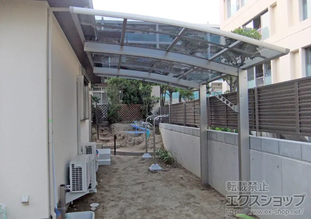 兵庫県芦屋市のValue Selectのカーポート プレシオスポート 積雪～20cm対応＋プレシオスポート用 収納式物干しセット2型 2本入 施工例