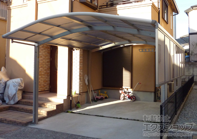 兵庫県加古郡稲美町ののカーポート レイナツインポートグラン　積雪〜20cm対応+水平式物干し（カーポート柱用） 2本入り+サイドパネル 施工例