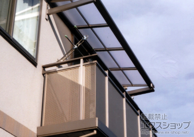 埼玉県越谷市のLIXIL リクシル（トステム）のバルコニー・ベランダ屋根 ライザーテラスII F型 ルーフタイプ 単体 積雪〜20cm対応 施工例