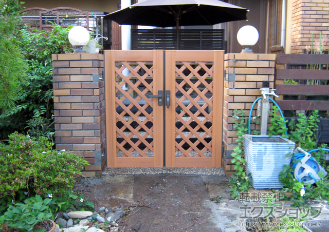 静岡県裾野市のの門扉 ステイウッド門扉1型 両開き　埋込使用 施工例