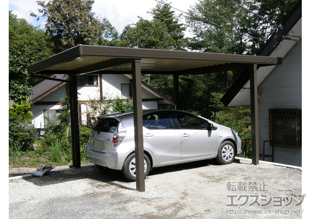 山梨県北杜市のLIXIL リクシル（トステム）のカーポート テリオスポートIII 1500 角柱4本 積雪〜50cm対応 施工例