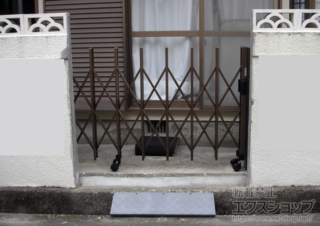 大阪府四條畷市ののカーゲート トリップゲート PA型(錠無し) ノンレール 片開き21S 施工例