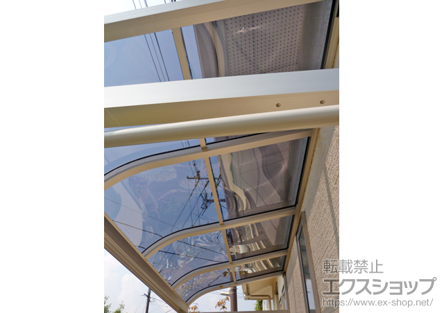 大分県大分市ののテラス屋根 ヴェクターテラス R型 ルーフタイプ 単体 積雪〜20cm対応＋吊り下げ物干し 標準 2本入 施工例